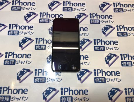 こんにちは。iPhoneXガラス割れ修理です。