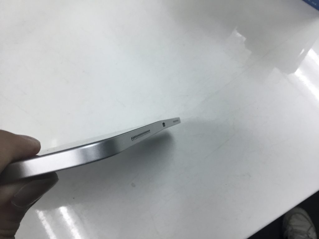 iPadフレーム修正も承っております！