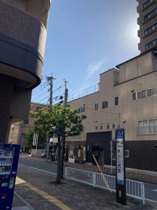 福岡東公園店は地下鉄出口から徒歩40歩(笑)の近さです!
