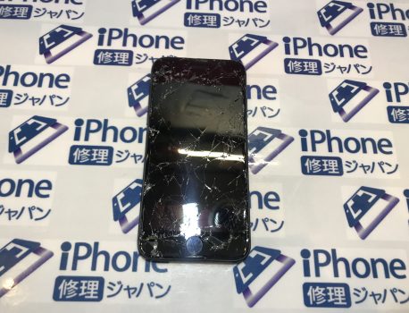 こんにちは。iPhone8液晶画面修理です。