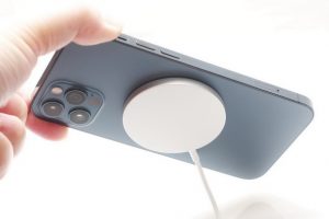 MagSafeの機能を持ったiPhoneは医療機器に近づけない方が良い？