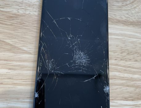 iPhone11Pro液晶破損画面修理！！iPhone修理ジャパン静岡清水店にお任せ下さい！