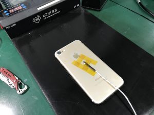 巷で囁かれる噂、10円玉でiPhoneは冷えるのか。