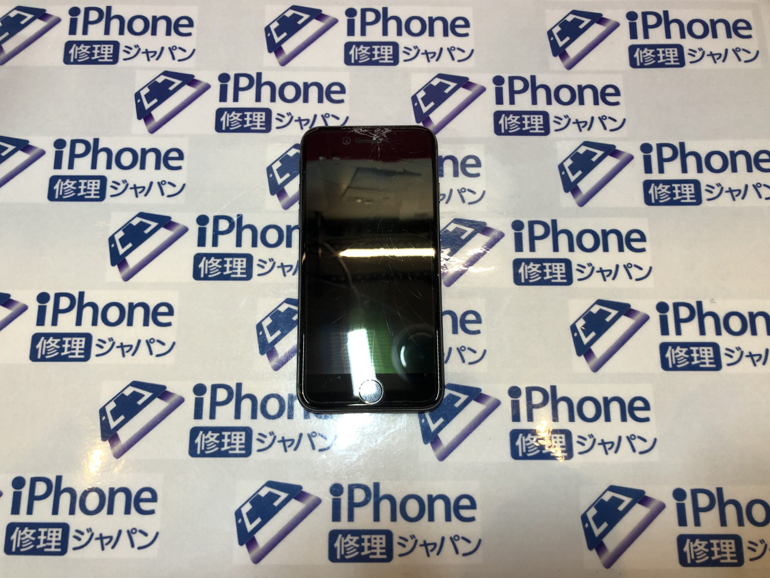 iPhone修理（iPhone8のガラス割れ修理）