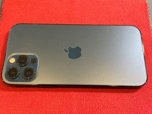 iPhoneの背面にもガラスコーティング!!お薦めです☆