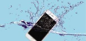 iPhoneを水没してしまった！自分で出来る対処法はある？？