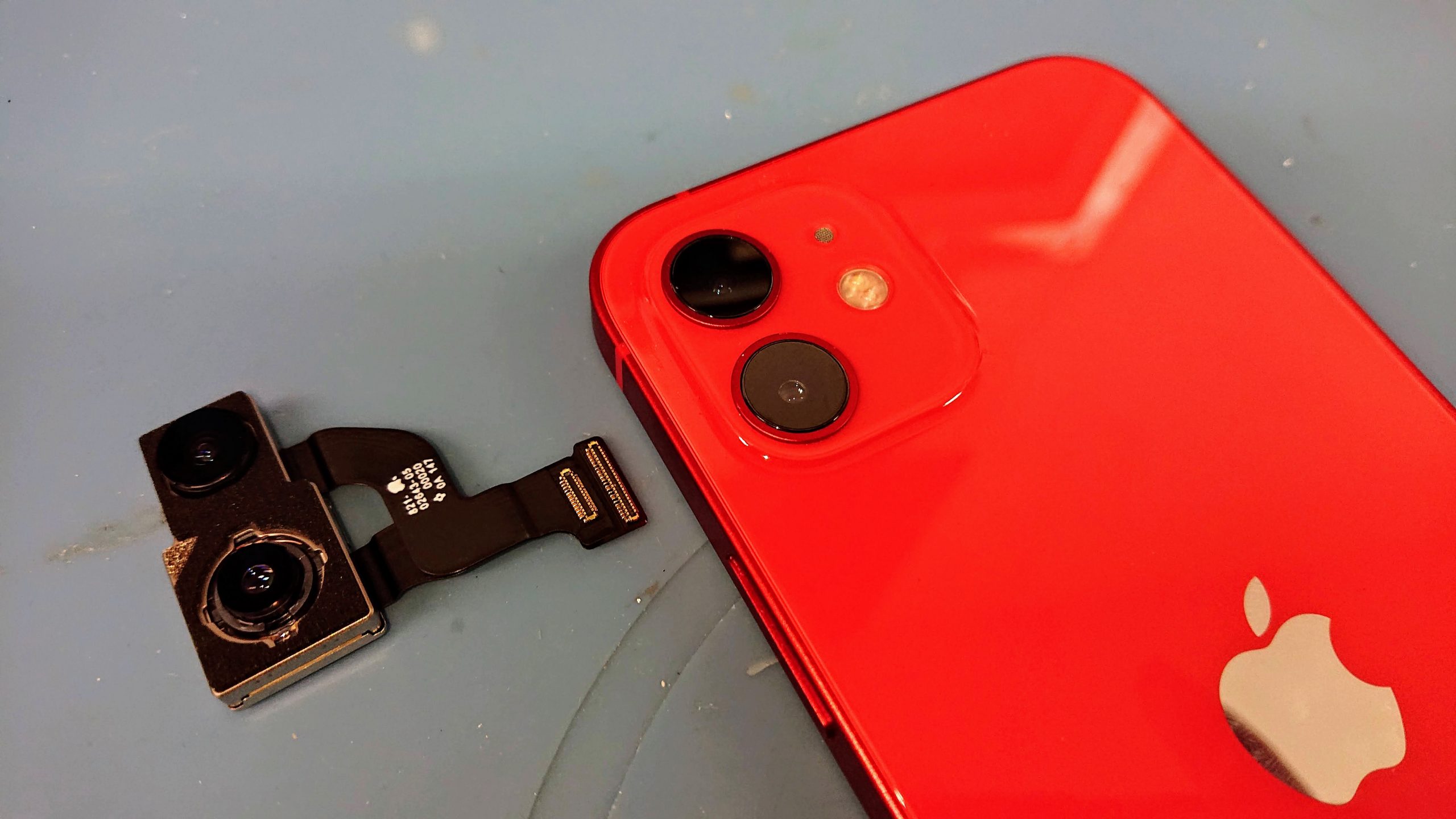 【iPhone12　カメラ修理】最新iPhoneの外側カメラやレンズの修理も即日！