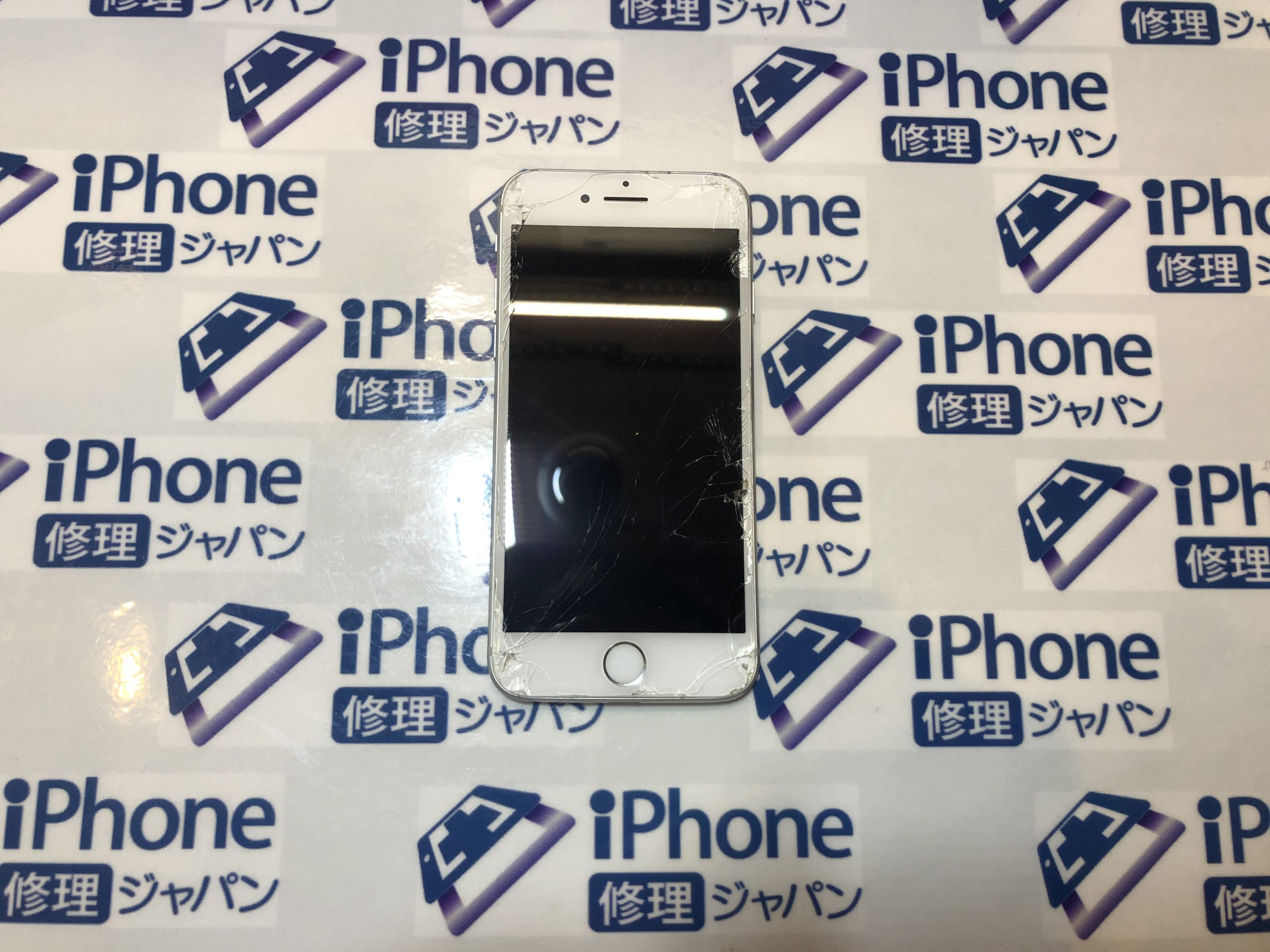 iPhone8ガラス割れ修理（画面修理）