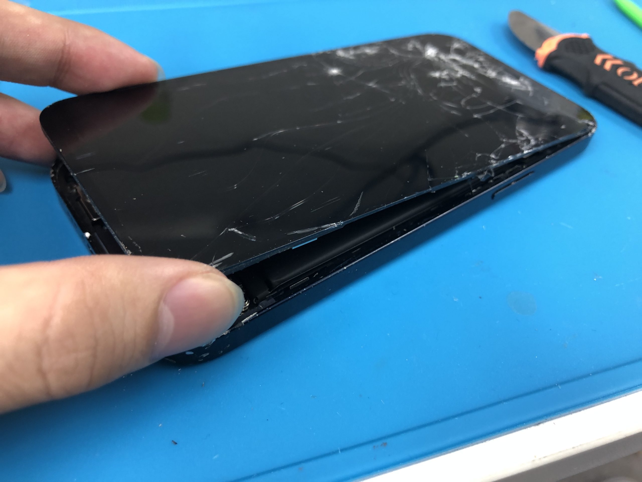 iPhone12系の画面修理が可能