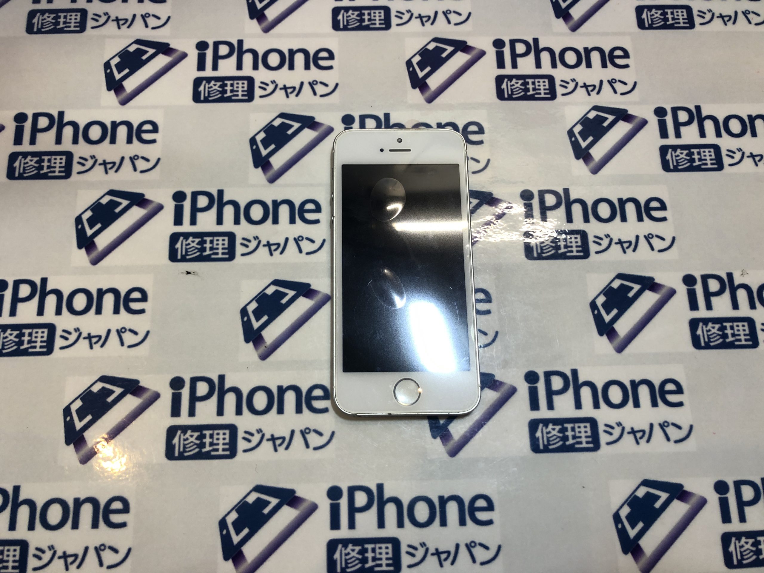 iPhoneSEガラス割れ修理（画面修理）