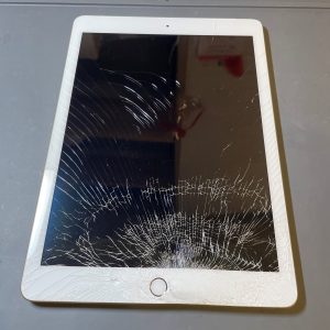 アイパットの修理もiPhone修理ジャパン静岡清水店へ！！