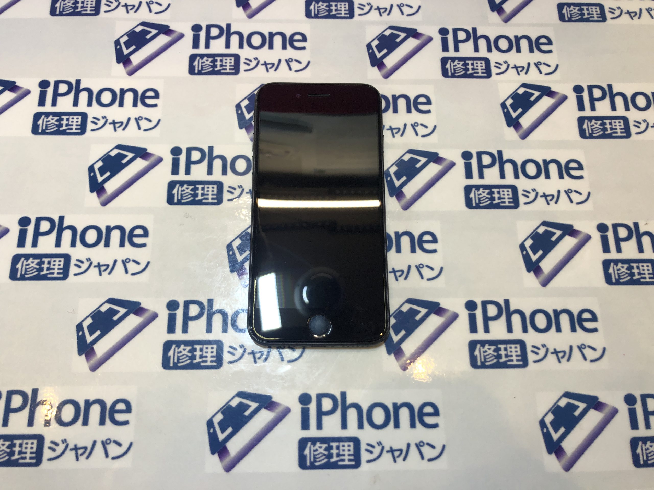 iPhone7ガラス割れ修理。