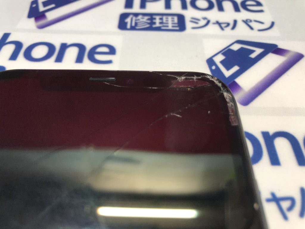 画面のひび割れ、クラッシュ、穴など様々な状態のiPhoneを修理しております。