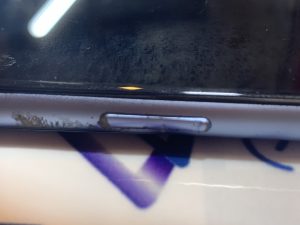 サイドボタンの陥没修理を行いました。