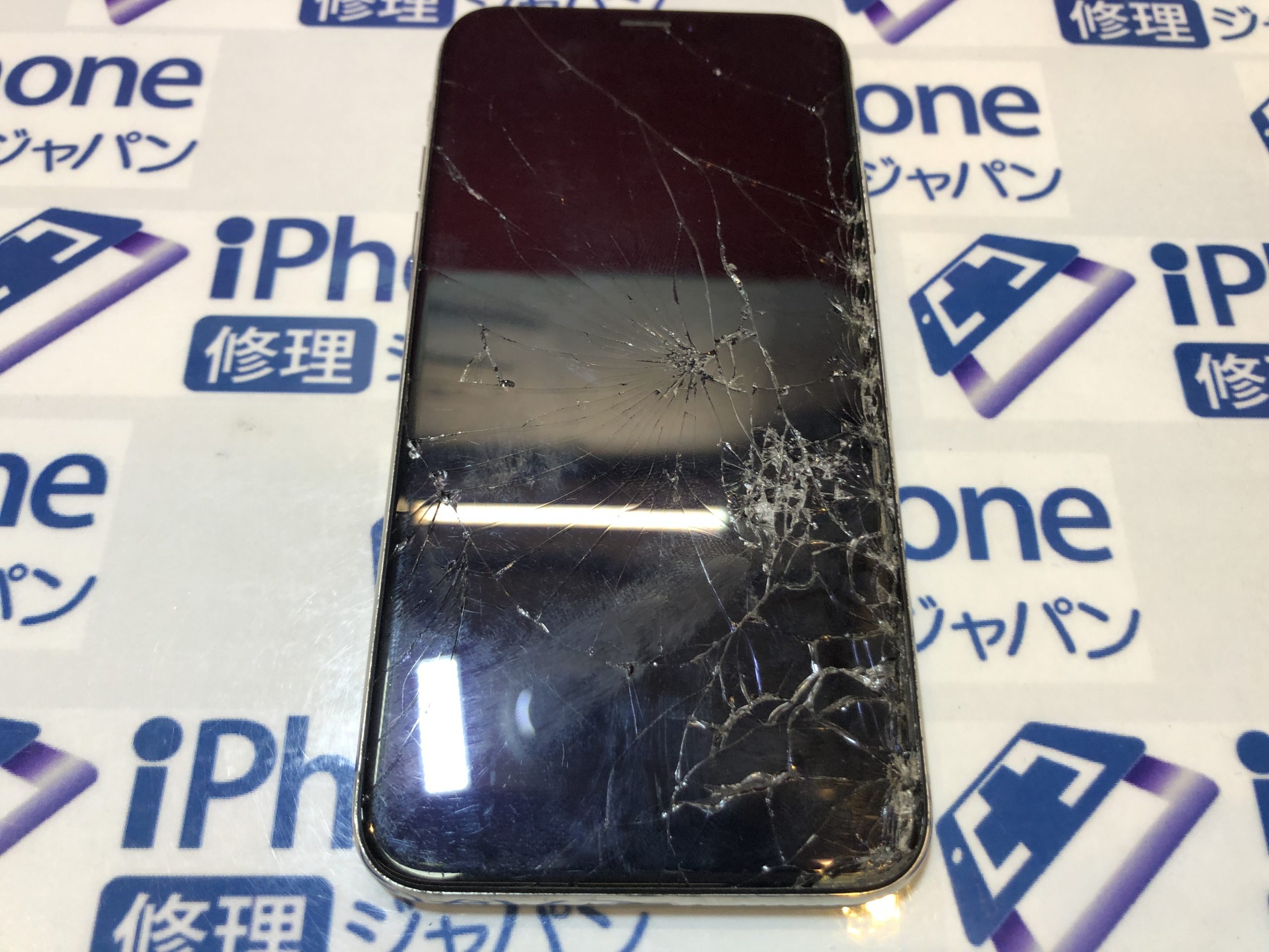 iPhoneの画面トラブルの際は、是非ともご活用ください。