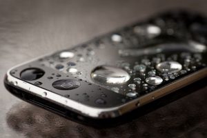 スマホをお風呂場に持っていく危険性！