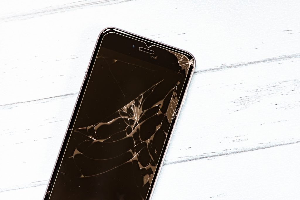 【iPhone 背面ガラス 修理】割れてしまったら修理できるの？？