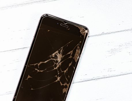 【iPhone 背面ガラス 修理】割れてしまったら修理できるの？？