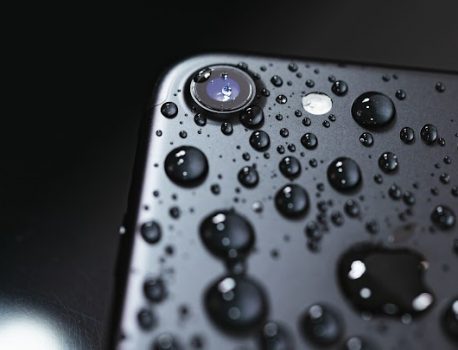 雨の日はiPhoneの水没には要注意！？