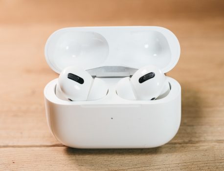 【AirPods Pro】から流れた誘拐警報が大音量すぎて聴力失ったとAppleを提訴”(-“”-)”