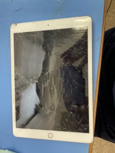 液晶割れにお悩みの方は即日対応の当店へ♪