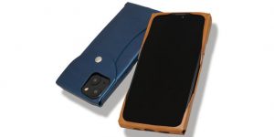 iPhone 13用の一枚革で包み込むレザーケース「i Wear 13」が発表！！