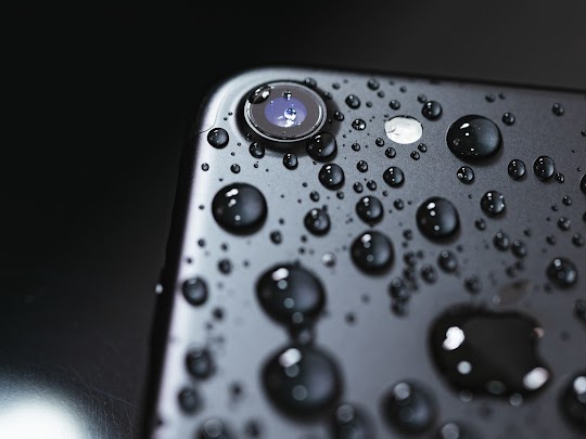 割れてるiPhoneは突然の雨にご注意を！