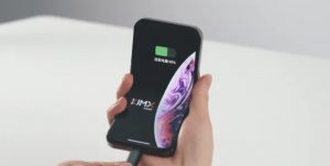 中国のyoutuberが折り畳みiPhoneを自作