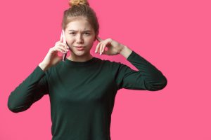 【iPhoneの裏ワザ】通話時にうるさい「雑音が消える方法」