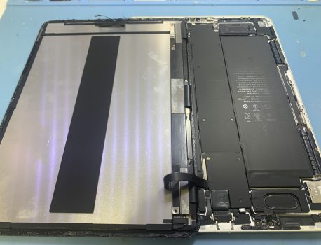iPad画面修理の分解作業を公開！！