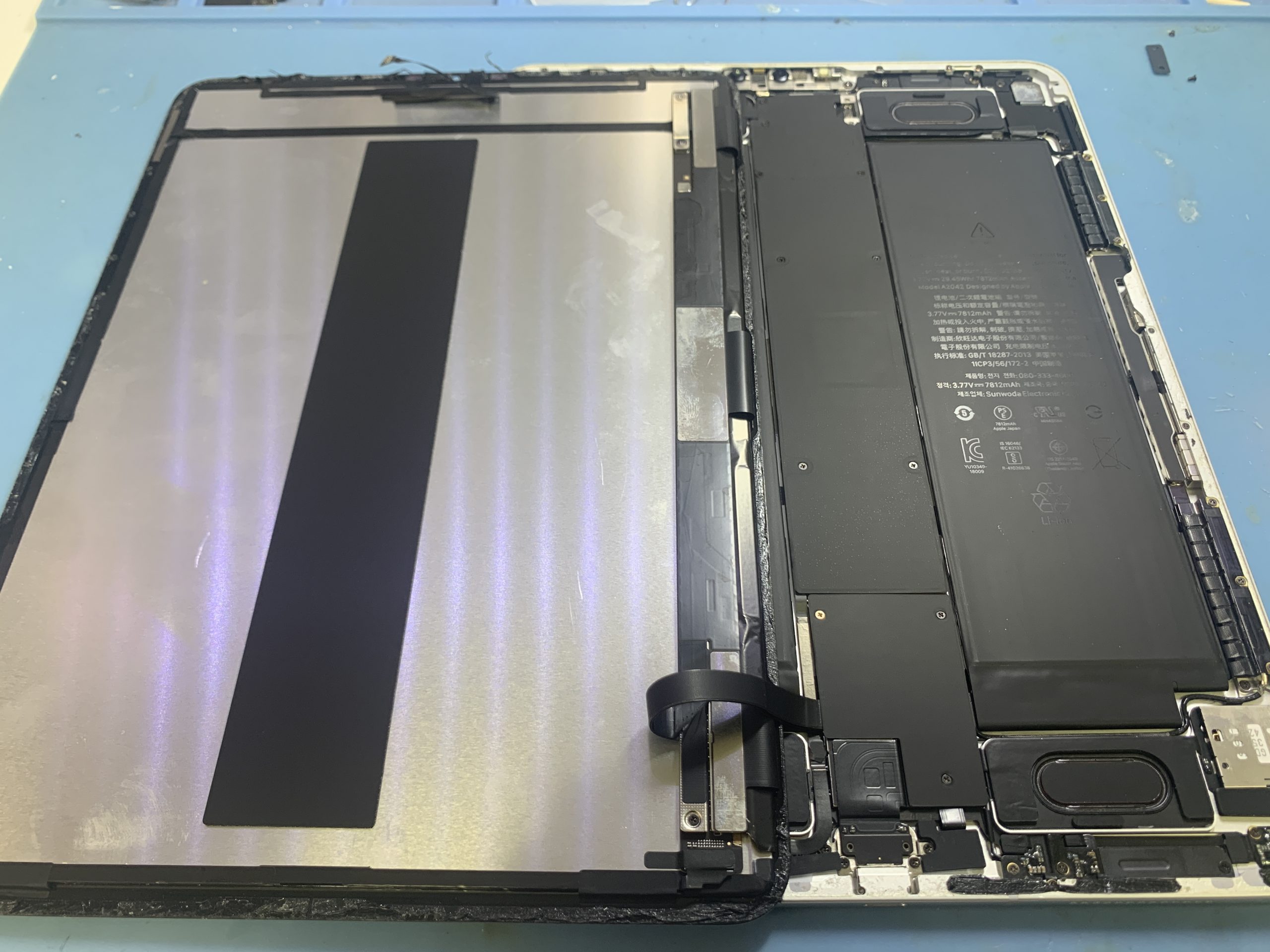 iPad画面修理の分解作業を公開！！