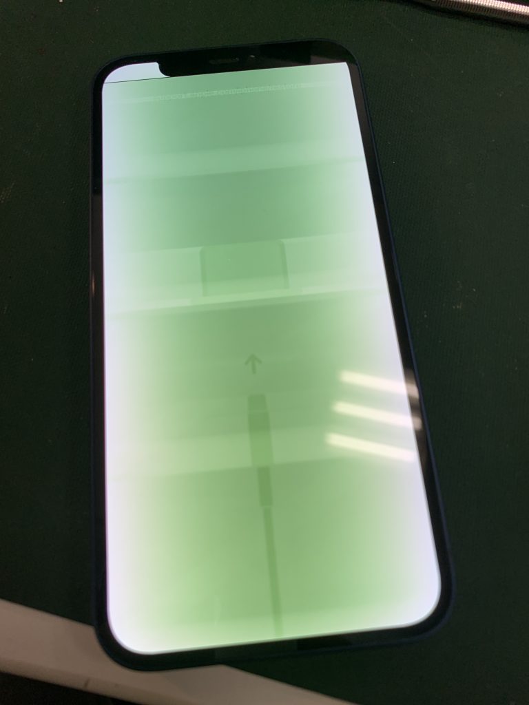 iPhoneのグリーンスクリーンにはご注意を！