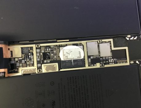 秋葉原店ではiPhone/iPadの基板修理も承ります。