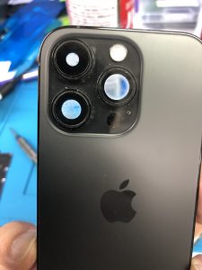 iPhoneアウトカメラレンズ割れ修理にご対応可能。