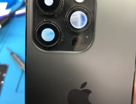 iPhoneアウトカメラレンズ割れ修理にご対応可能。