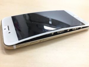 暑い夏にはバッテリーの膨張に要注意！！