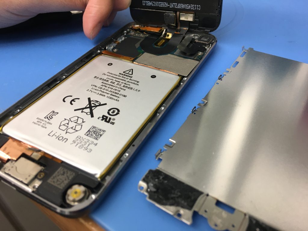 iPodTouchの膨張は早急の交換を！