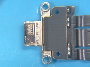 iPad Proに搭載されたUSB-Cコネクタが高速充電器を使用し続けて充電不良に…