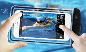 防水スマホの大雨耐性について