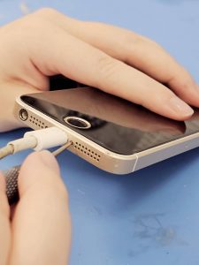 iPhoneの充電が溜まらない…！？考えられる原因をご紹介！！