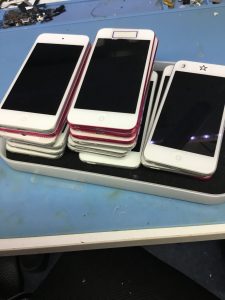 iPhone/iPad複数台修理も承っております。