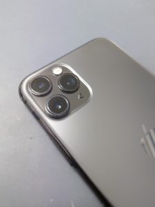 【iPhone】カメラに何かが映り込んでる…