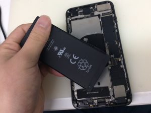 iPhoneは修理ができない箇所もあります…