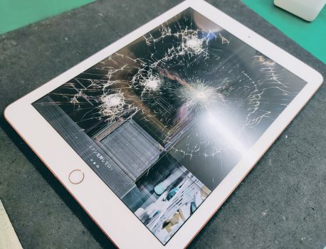 iPadの画面が壊れた時も当店にご依頼下さいませ！