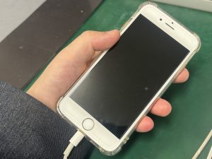 iPhoneの充電口(コネクタ)が壊れた！？充電が出来ない原因と対処法！！