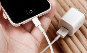 iPhoneの充電が溜まらない、考えられる様々な原因。