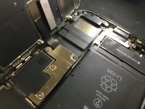 川、海、プール、お風呂、シャワー…iPhoneを水没させる人に共通するもの。