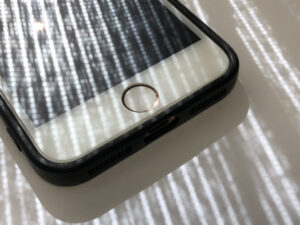 iPhoneのホームボタン不具合に悩む方必見！原因と対策まとめ