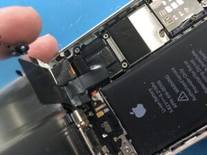 【保存版】iPhoneの水没マークの意味と修理・交換の基準とは？
